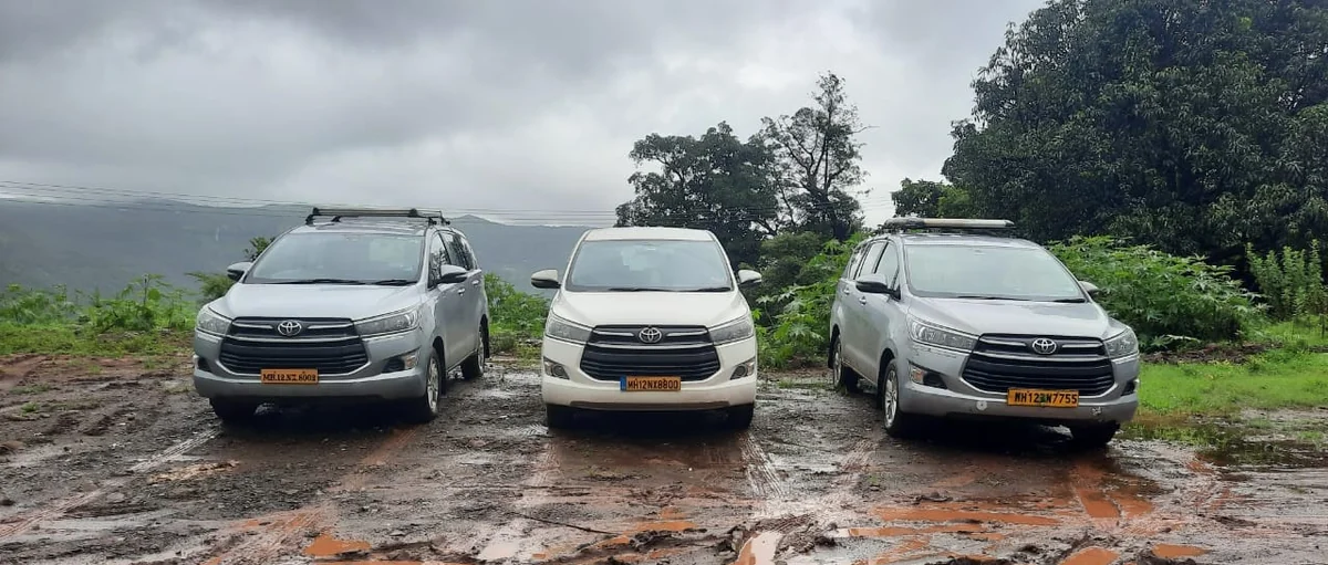 Go India Taxi real Innova Crysta fleet with yellow MH commercial number plate