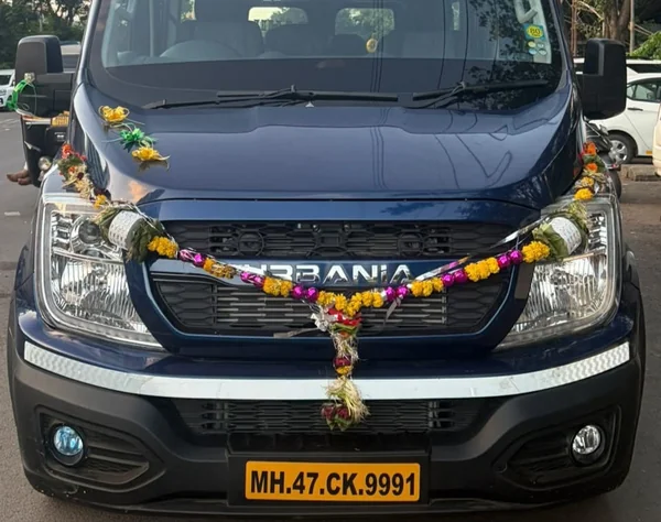 Real Go India Taxi Force Urbania 13 Seater with genuine MH commercial number plate